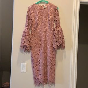 Gorgeous mauve pink lace dress w/sleeve detail